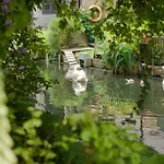 B&B Canal Deluxe