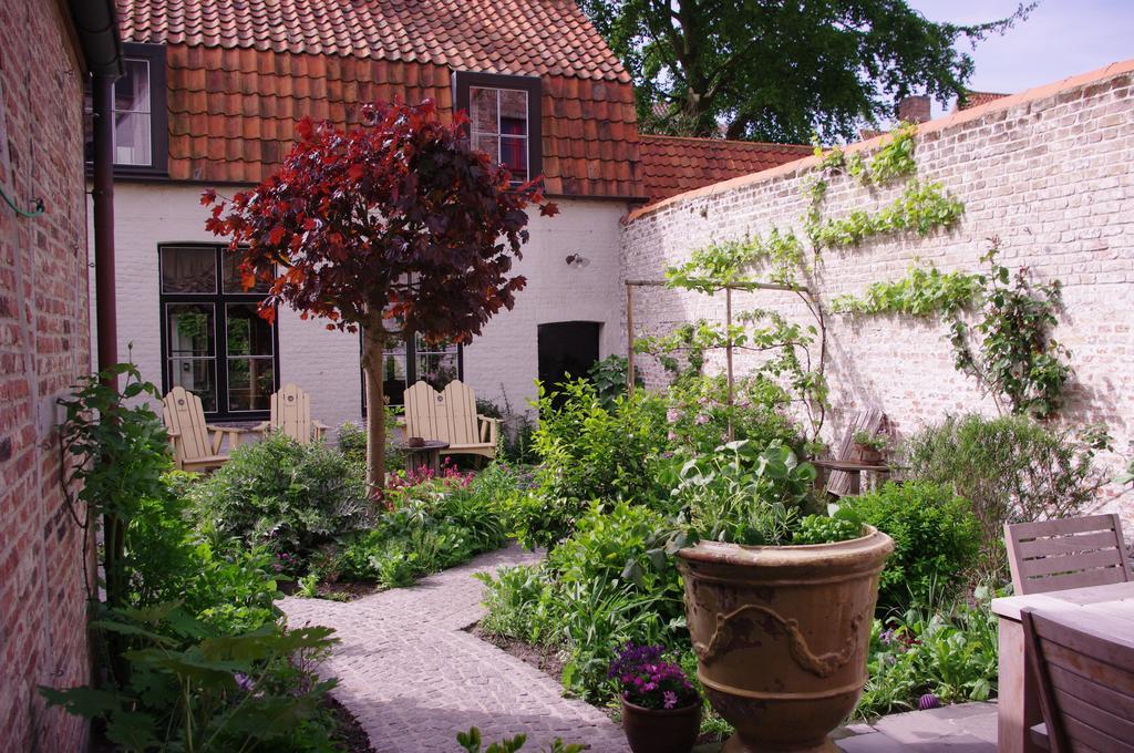 Canal Deluxe Bed & Breakfast