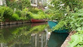 Canal Deluxe