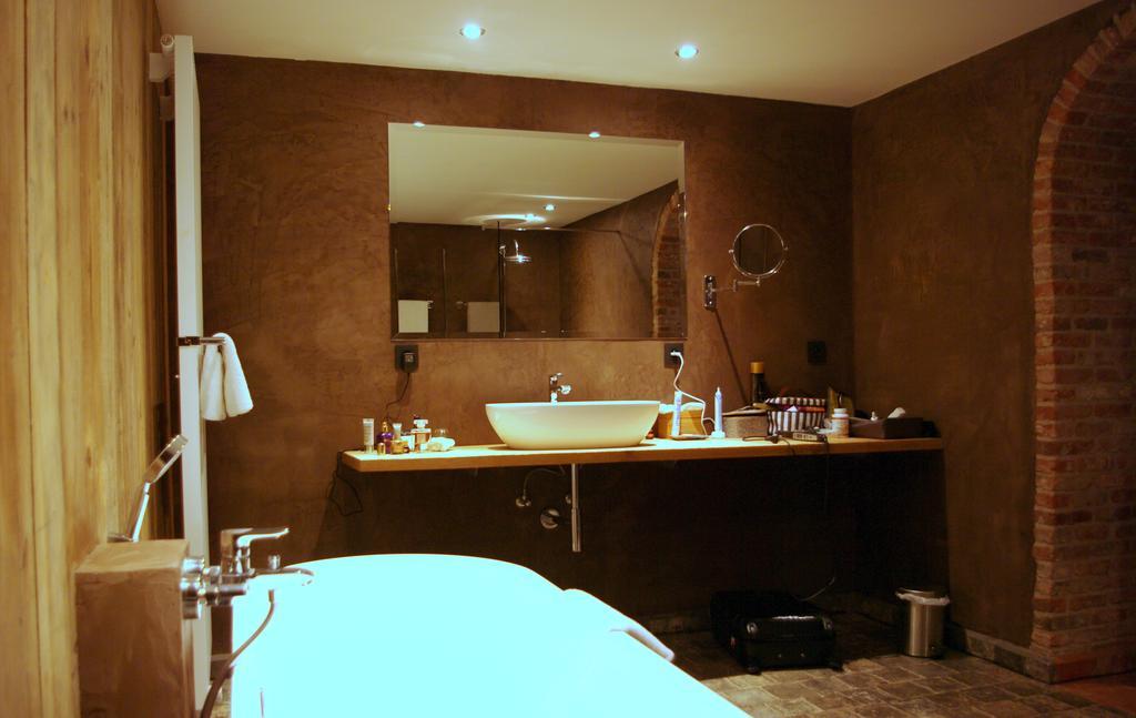 Canal Deluxe Bed & Breakfast