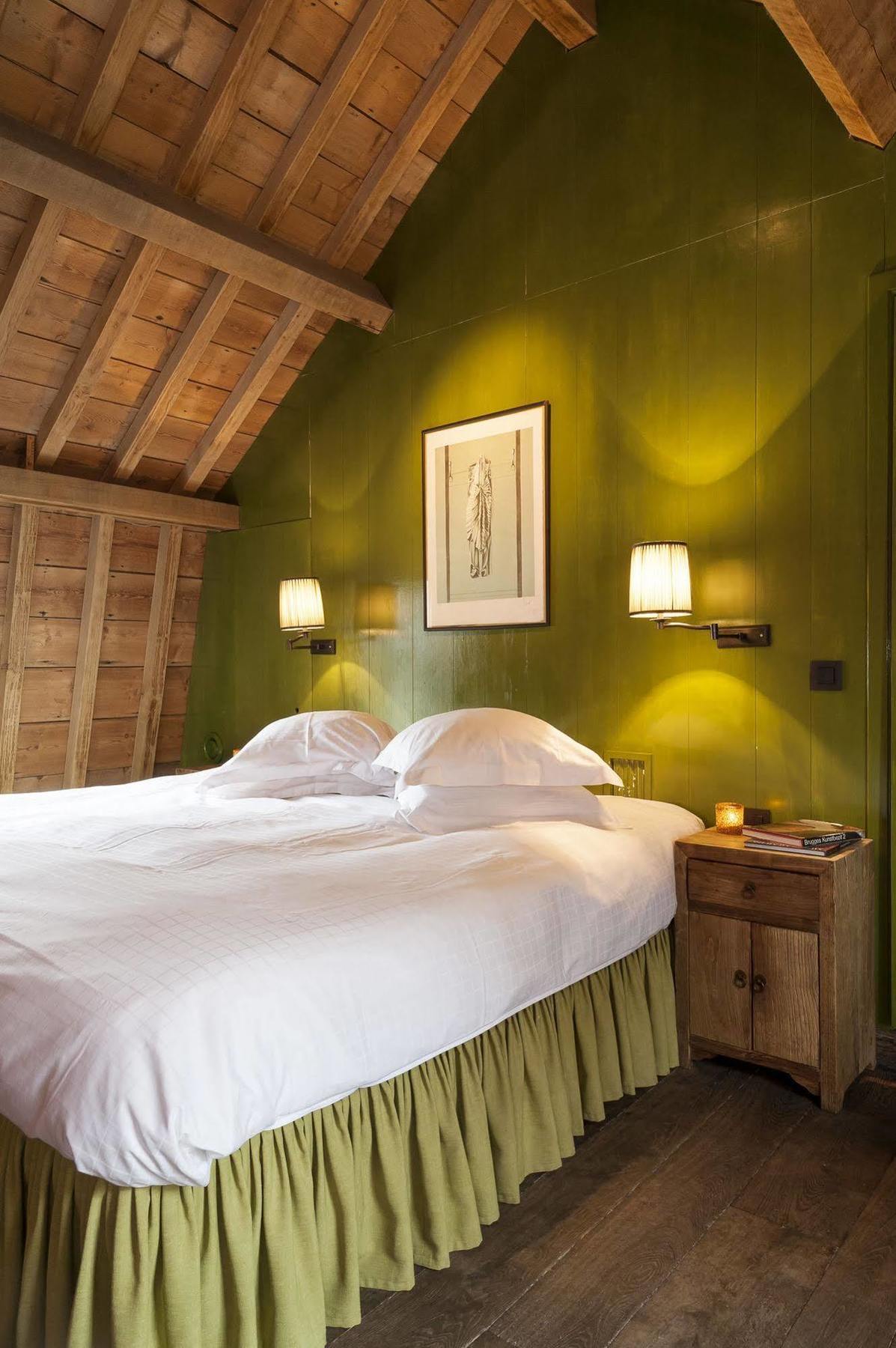 Canal Deluxe Bed & Breakfast